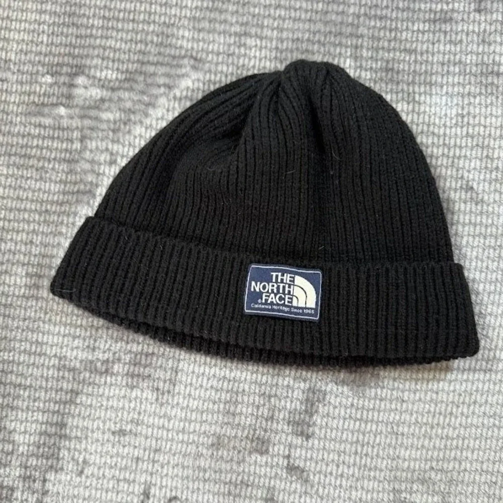 The North Face Salty Dog Beanie Black Ribbed Knit Cuffed Winter Hat One Size